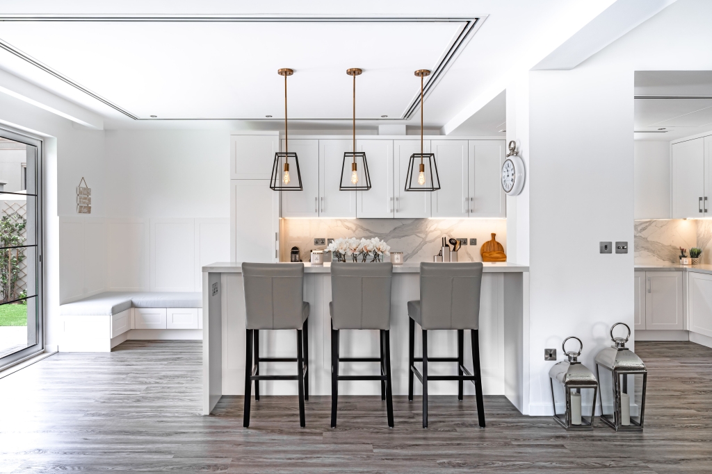 Modern Open Plan Kitchen in Casa Arabian Ranches Dubai by The Big Fitout